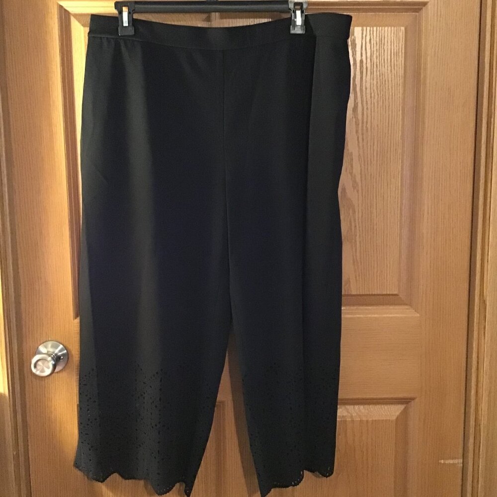 Dennis Basso Black Women's Scallop-Hem Cropped Dress Pants